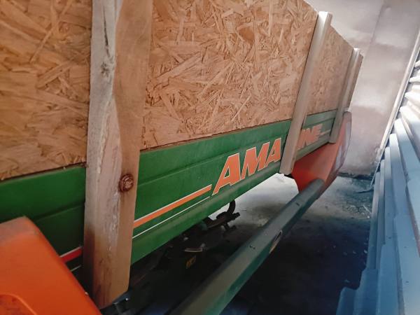 Розкидач AMAZONE ZA-M 1001