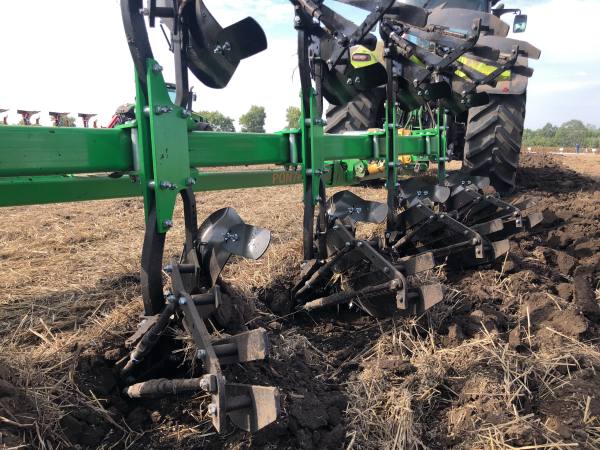 Плуг оборотний напівнавісний ПОН-7-40+1 з передплужником 